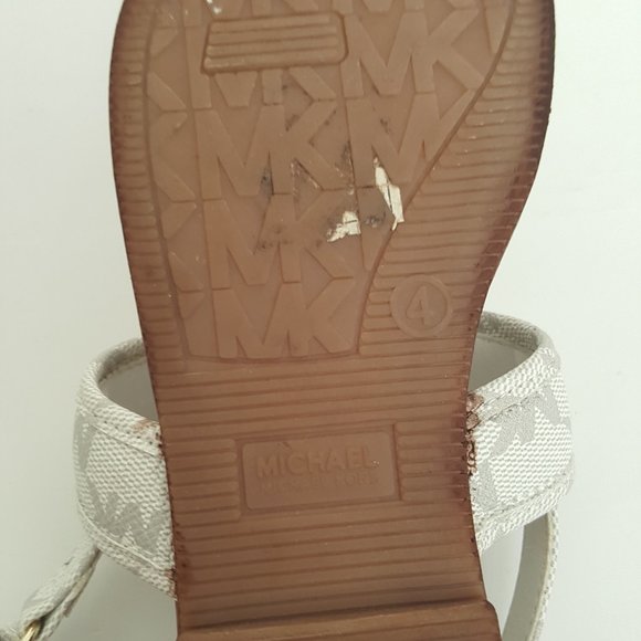 Girl's MICHAEL KORS MK Logo Plate White Thong Sandals Size 4 - Picture 12 of 13